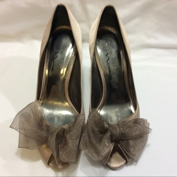TOUCH OF NINA SATIN PUMPS WITH BOW 7.5 $89 - Picture 2 of 10